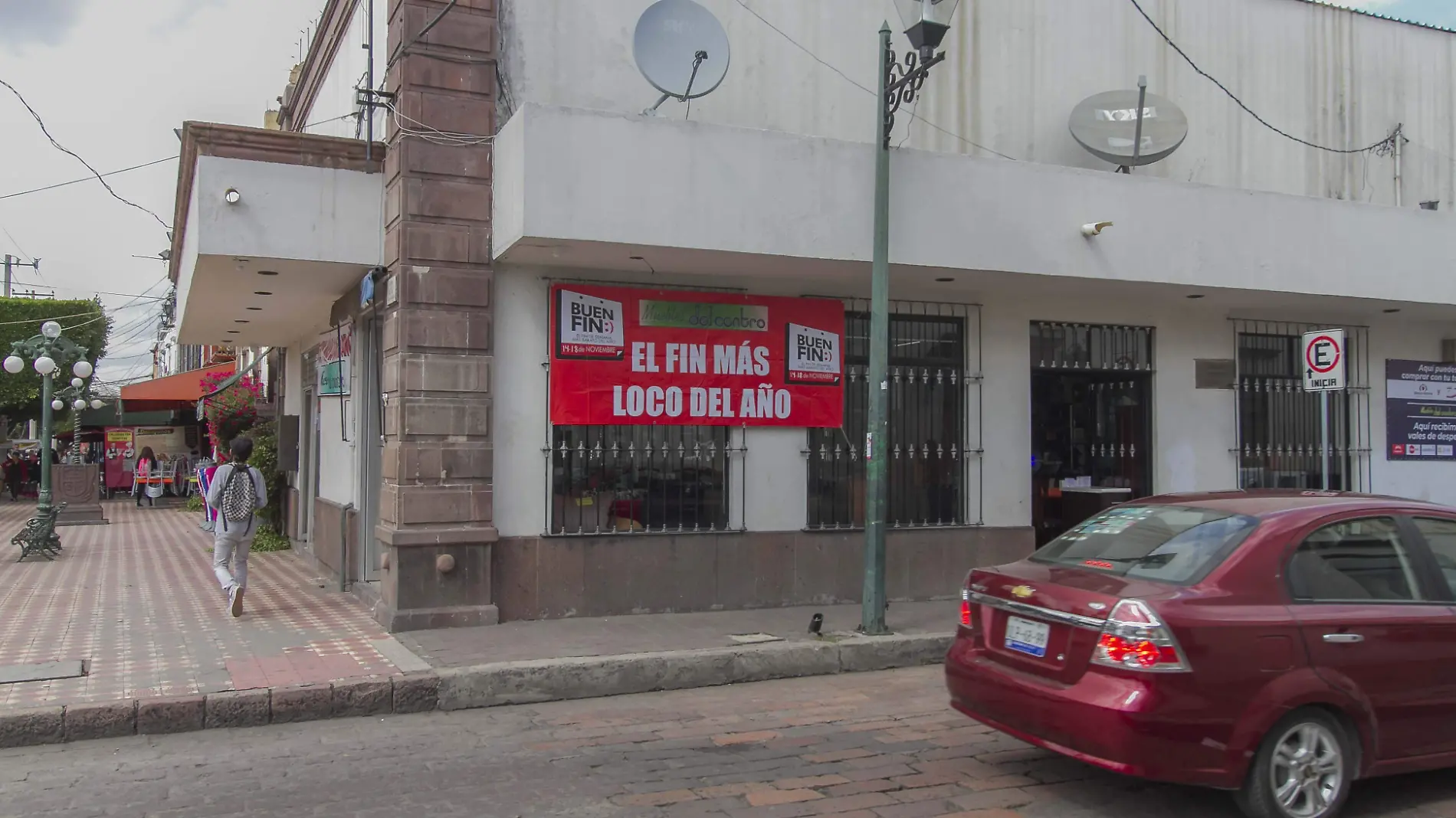 Comercio local ofrecerá durante este fin de semana descuentos que van desde el 50 hasta el 70 por ciento.  Foto César Ortiz  El Sol de San Juan del Río.